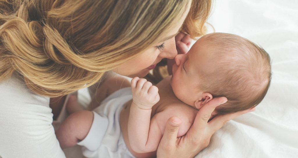 Каких врачей необходимо посетить маме и новорожденному?