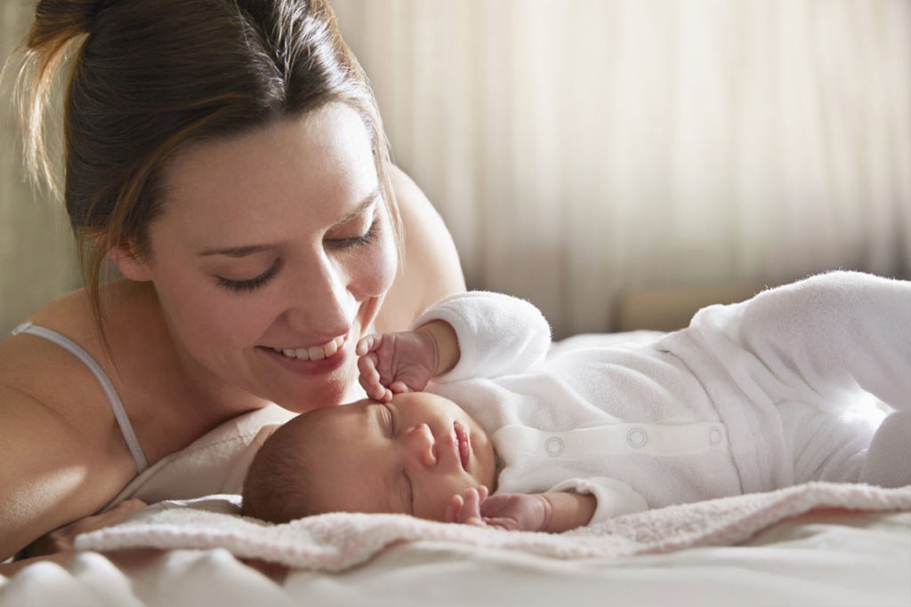 Каких врачей необходимо посетить маме и новорожденному?