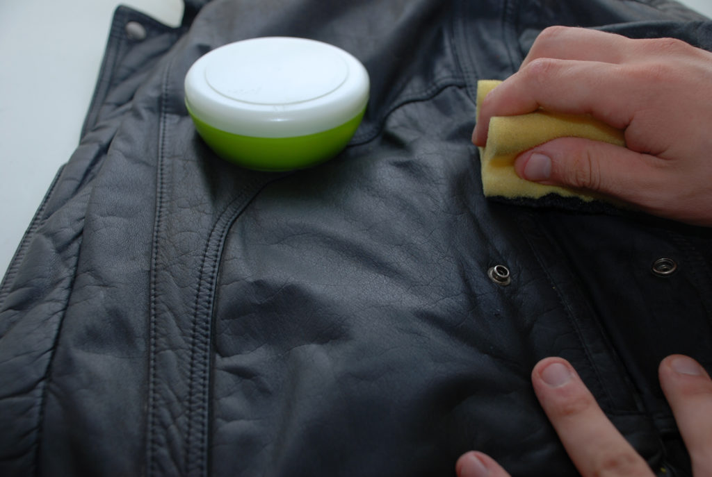 Как убрать засаленность с пуховика?