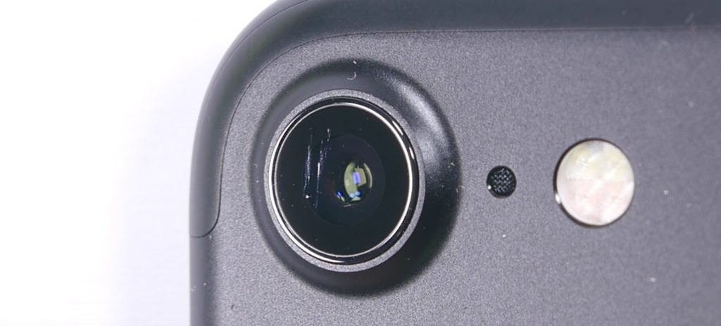 Царапина на камере телефона влияет ли на качество фото