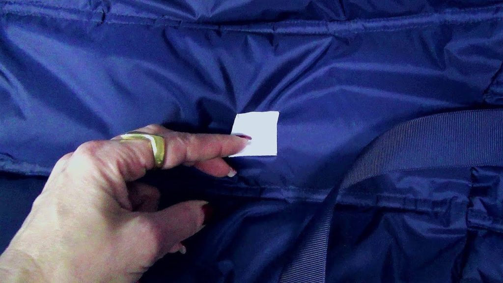 Как заделать дырку на пуховике?