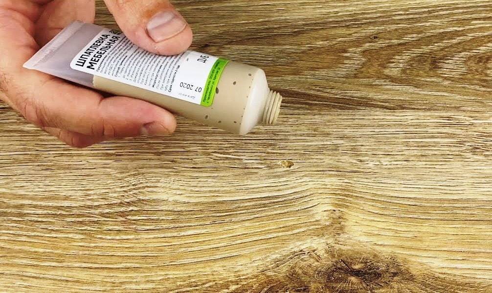 Как заделать скол на ламинате в домашних условиях?