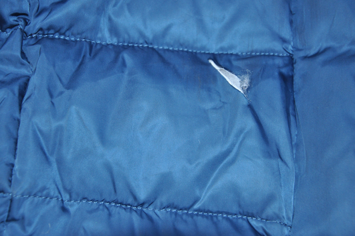 Как заделать дырку на пуховике?