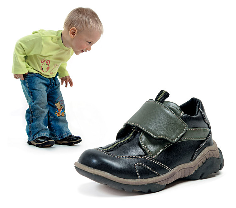 Мир большой обуви. Обувь для детей. Ботинки для детей. Туфли для детей. Маленькие ботинки.