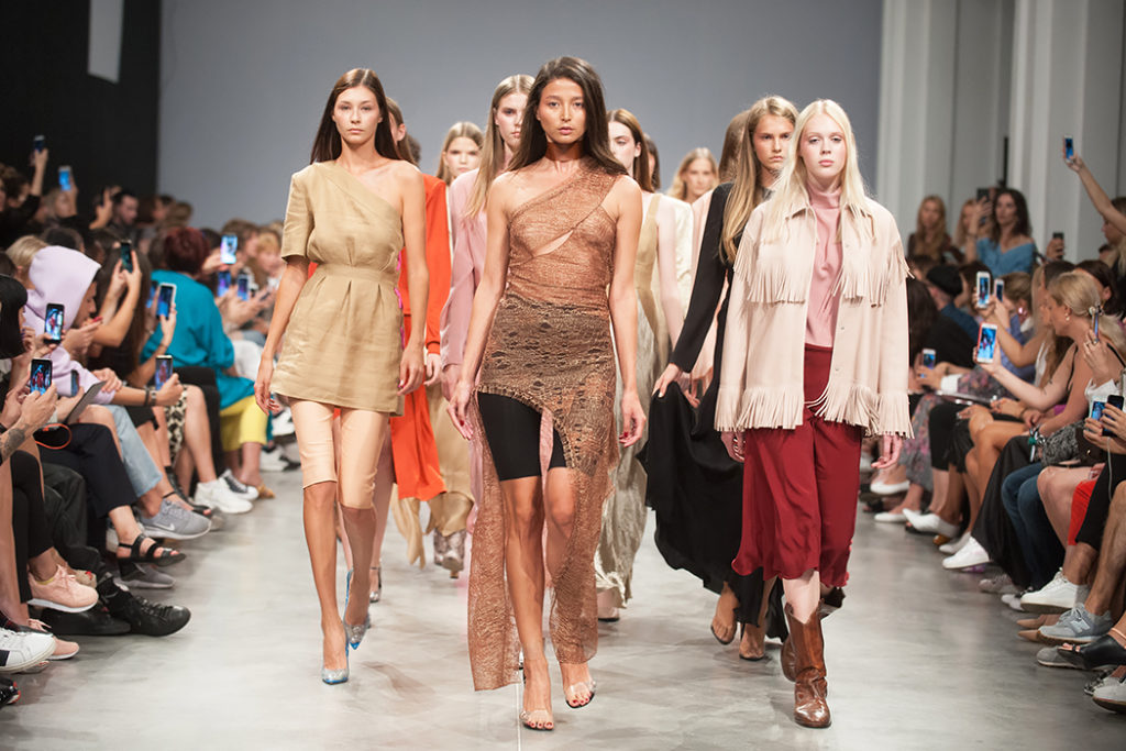 Основные тренды в женской одежде сезона весна – лето 2019