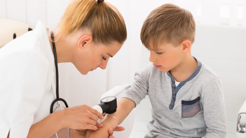 Чем можно сбить температуру у ребенка 1 года?