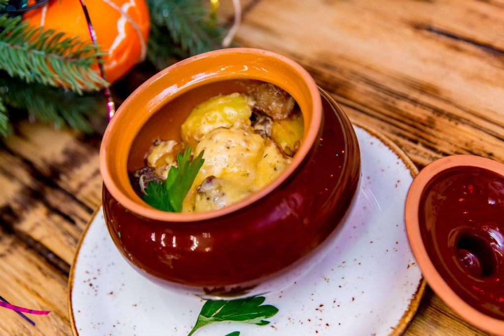 Как приготовить мясо в духовке?